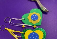 3 Lembrancinhas de E.V.A. chaveiros modelo coração do Brasil 3 Lembrancinhas de E.V.A. chaveiros modelo coração do Brasil