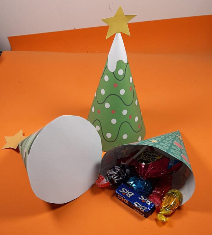 Cone Árvore de Natal com Docinhos