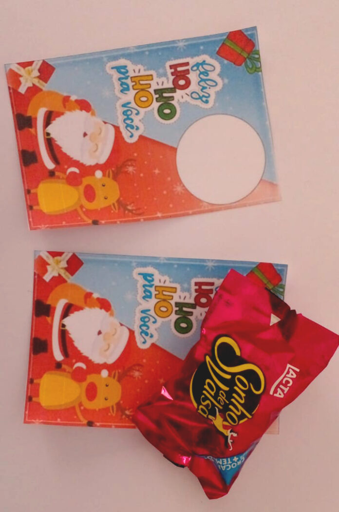 Cartão de Natal com bombom Cartão de Natal com bombom